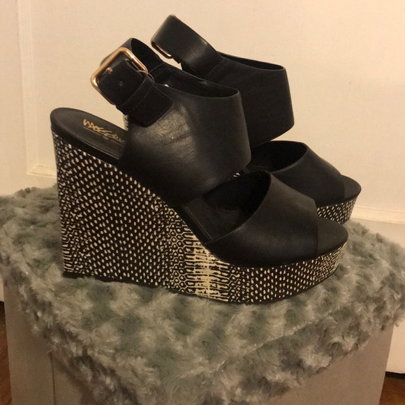 Black Wedges - Picture 1 of 2